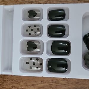 2/$16 Black Hearts Press On Nails